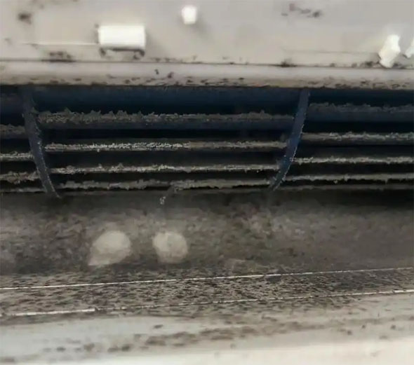 福泉空调吹的风有股烧焦味是怎么回事